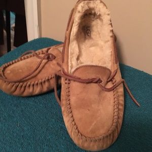 UGG Dakota Tan slippers GUC 9